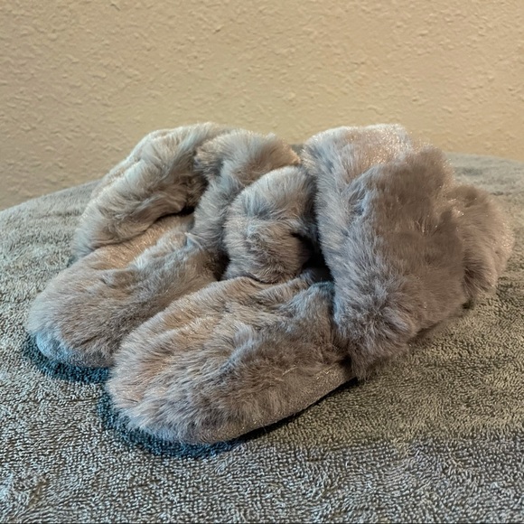 Loft Slippers - Picture 3 of 3